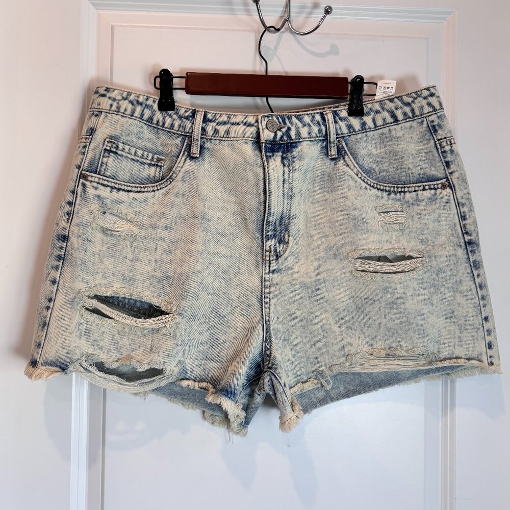 NWT Refuge Denim Chelsea Shorts Women 15 Blue Distressed High Rise Vintage